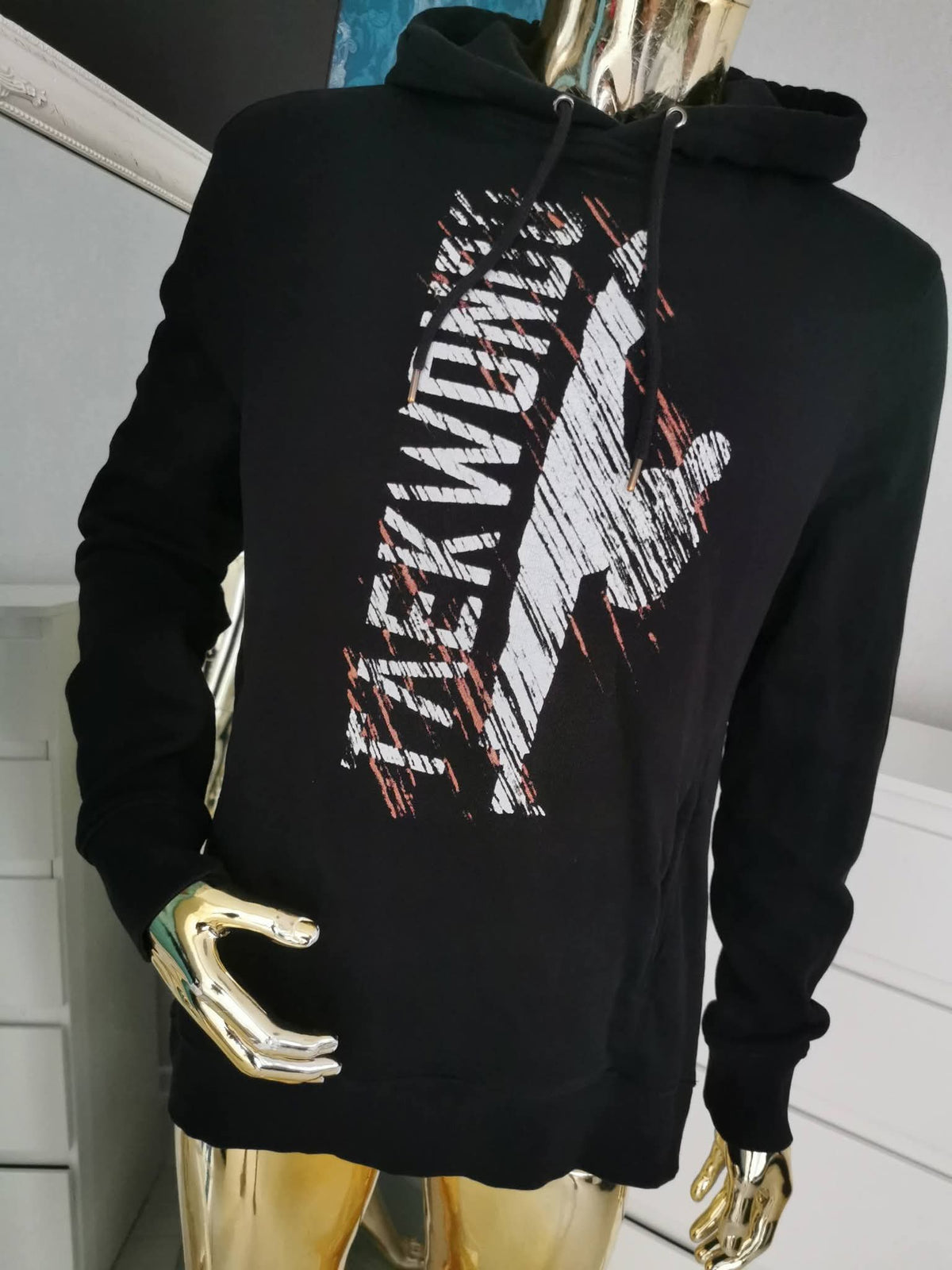 Juodas vyriškas džemperis su ,, Taekwondo,, užrašu ( L dydžio )