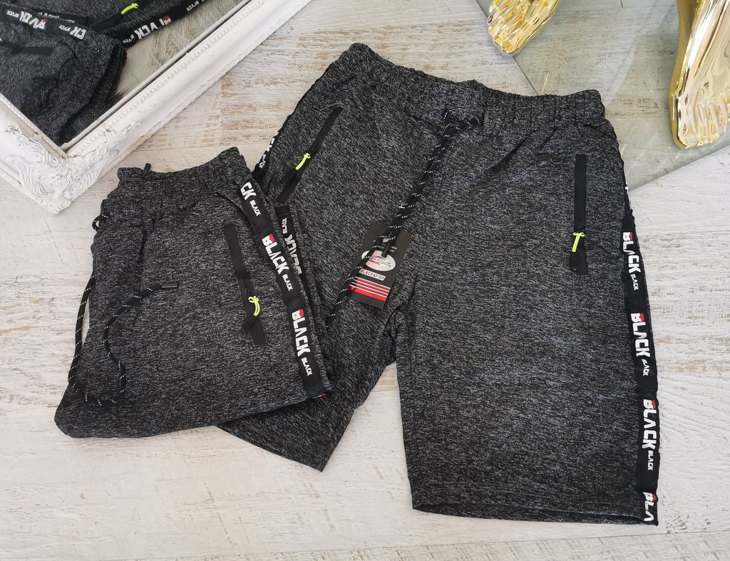 Šortai su užrašu BLACK