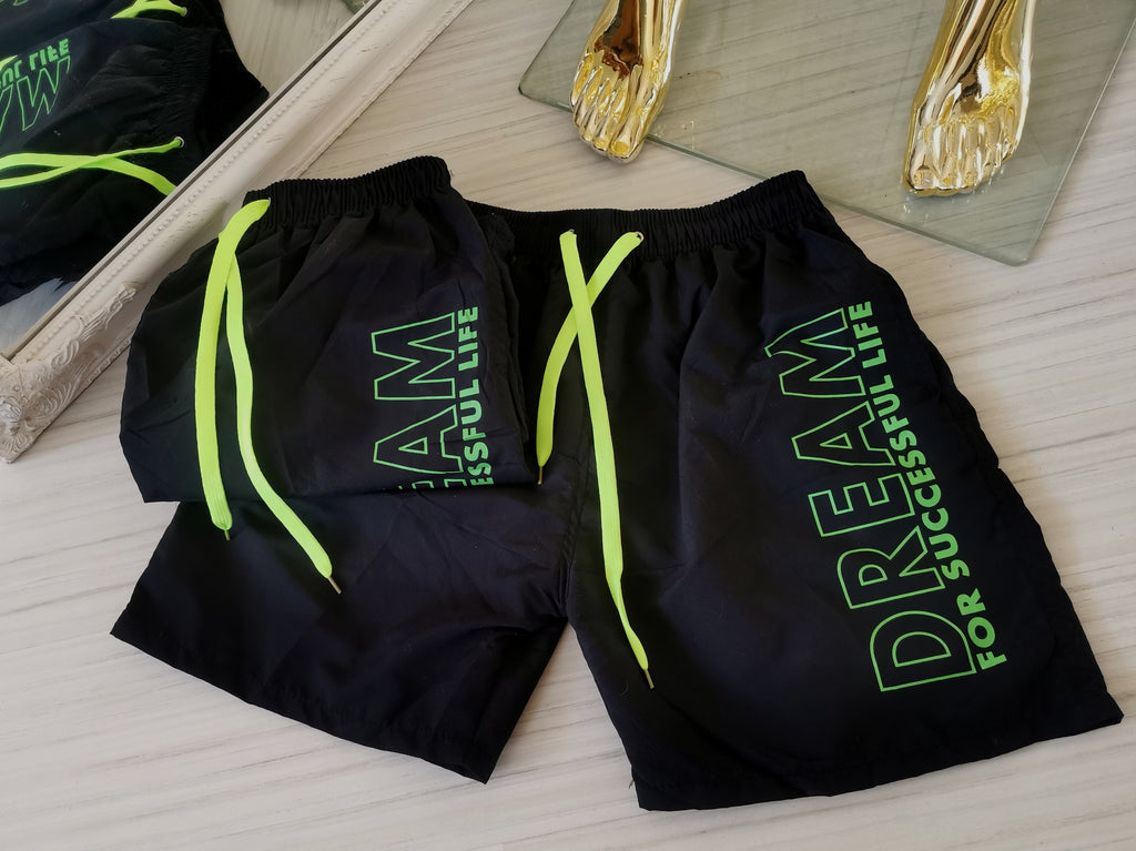 Šortai su DREAM užrašu