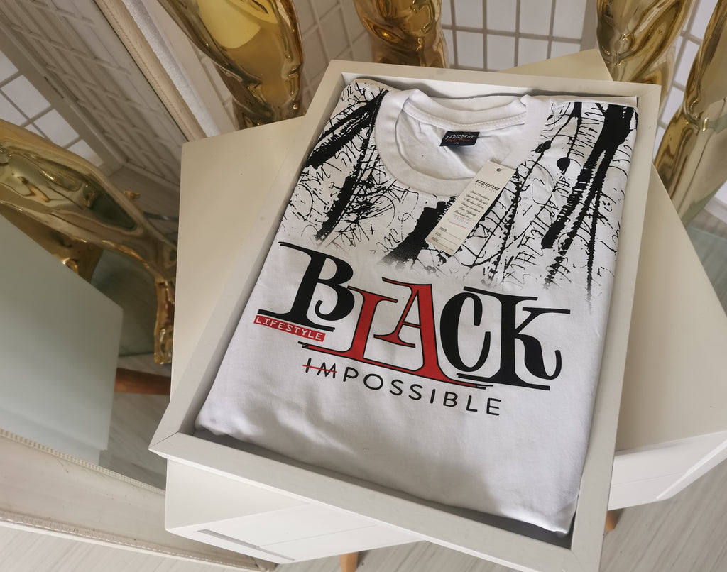 Balti marškinėliai su užrašu BLACK