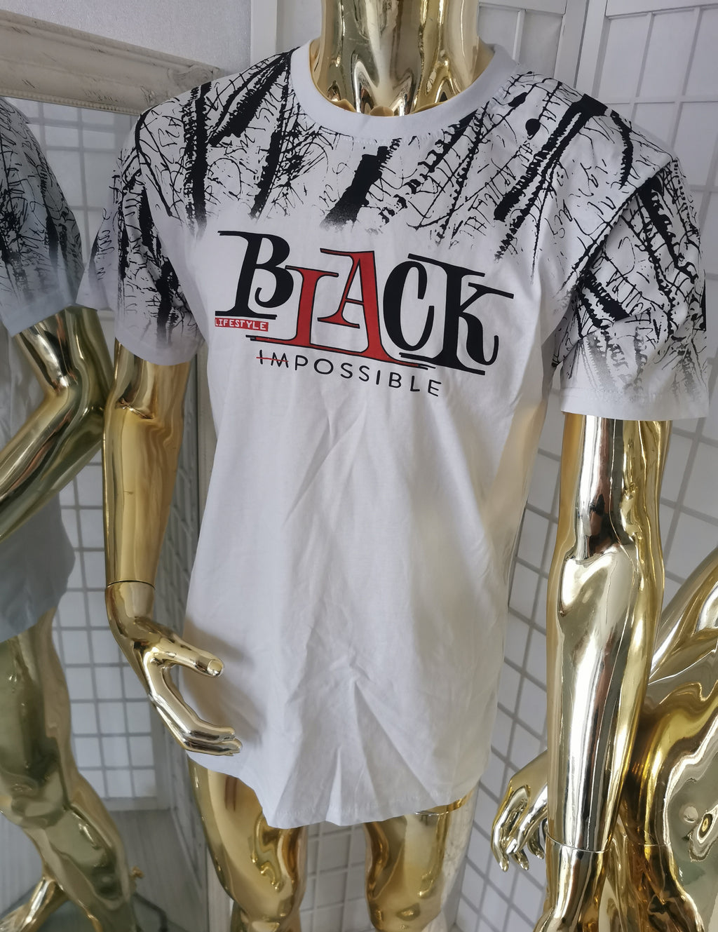 Balti marškinėliai su užrašu BLACK