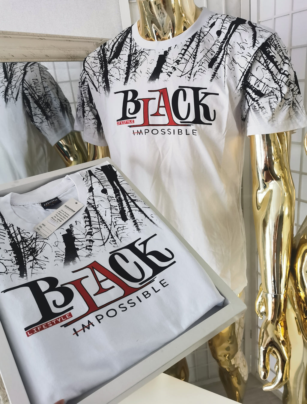 Balti marškinėliai su užrašu BLACK