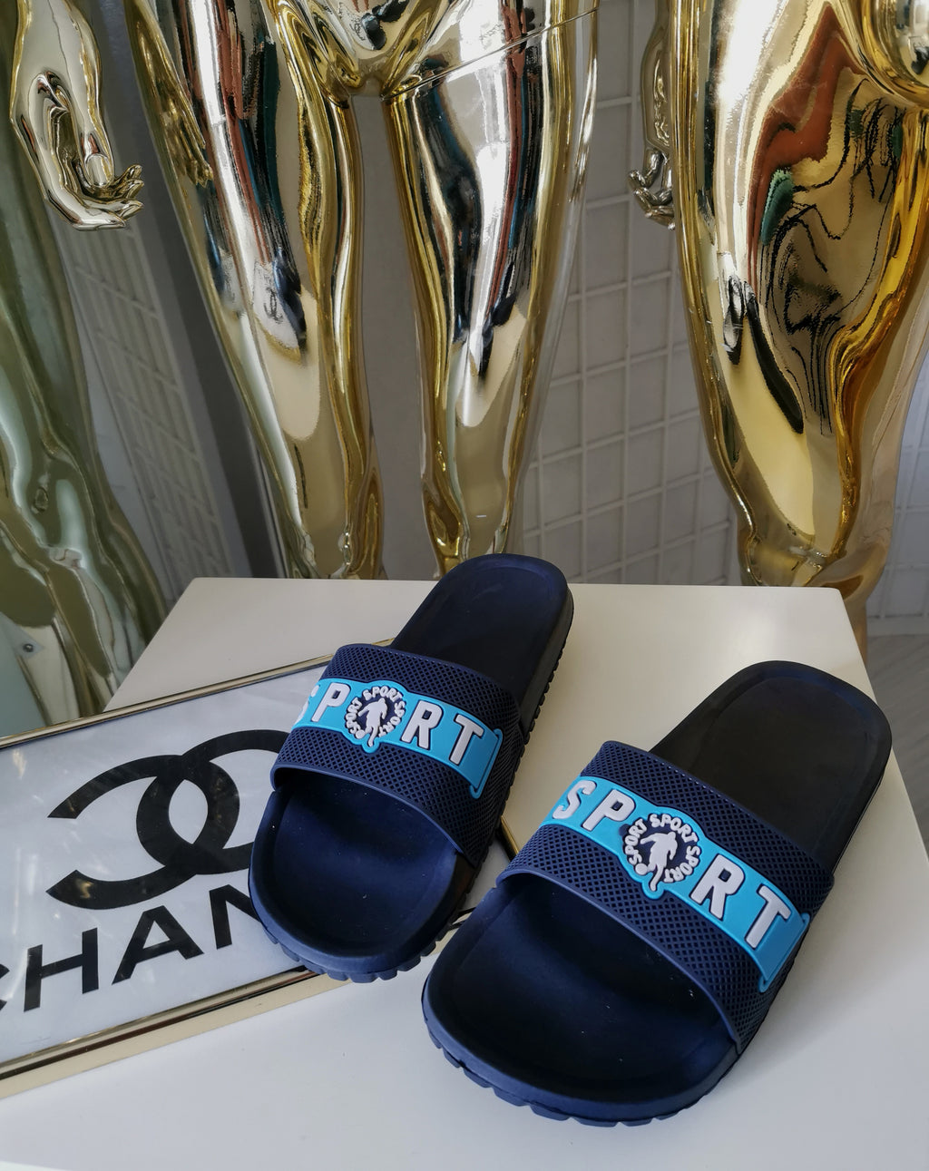 Tapkės su užrašu SPORT