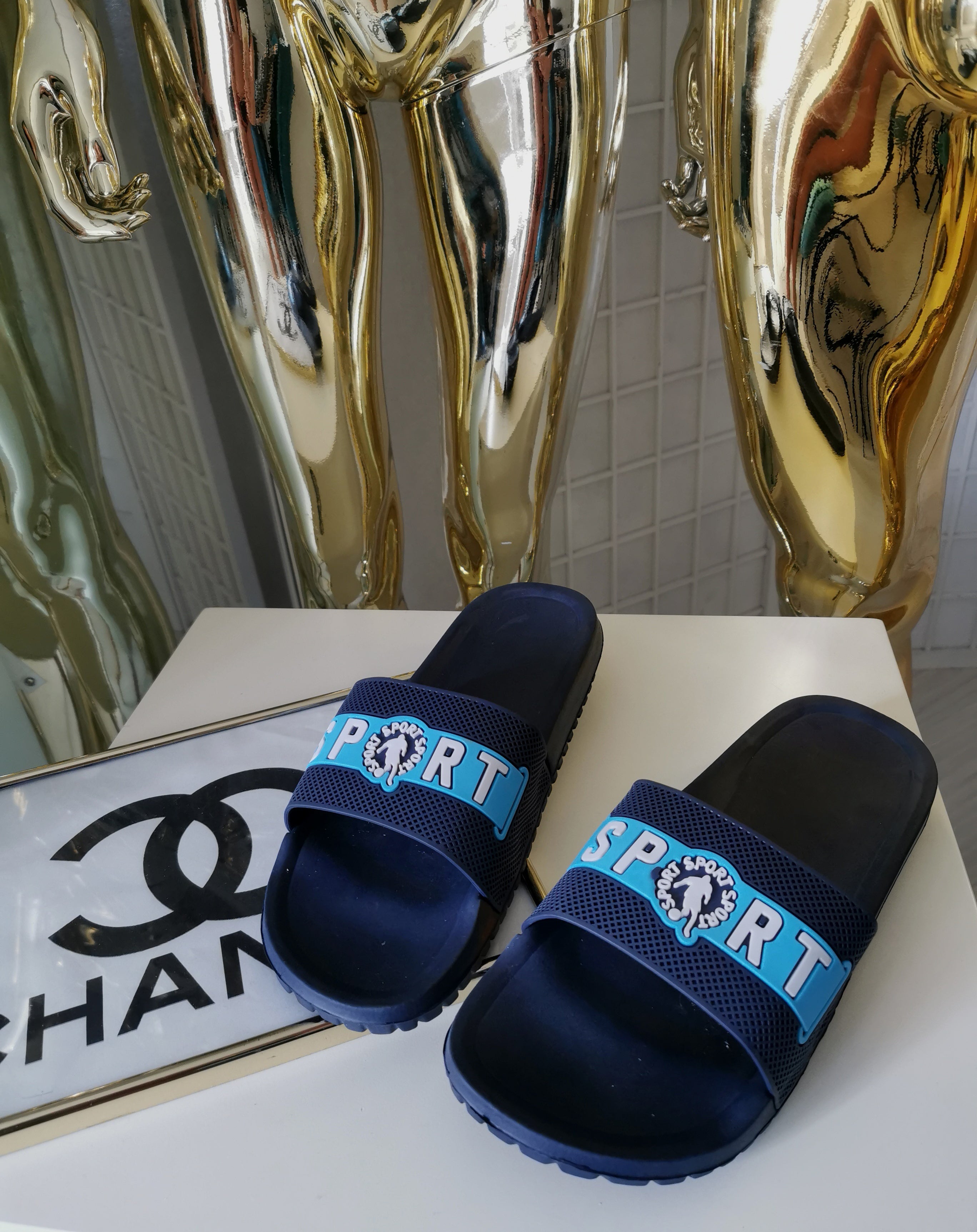 Tapkės su užrašu SPORT
