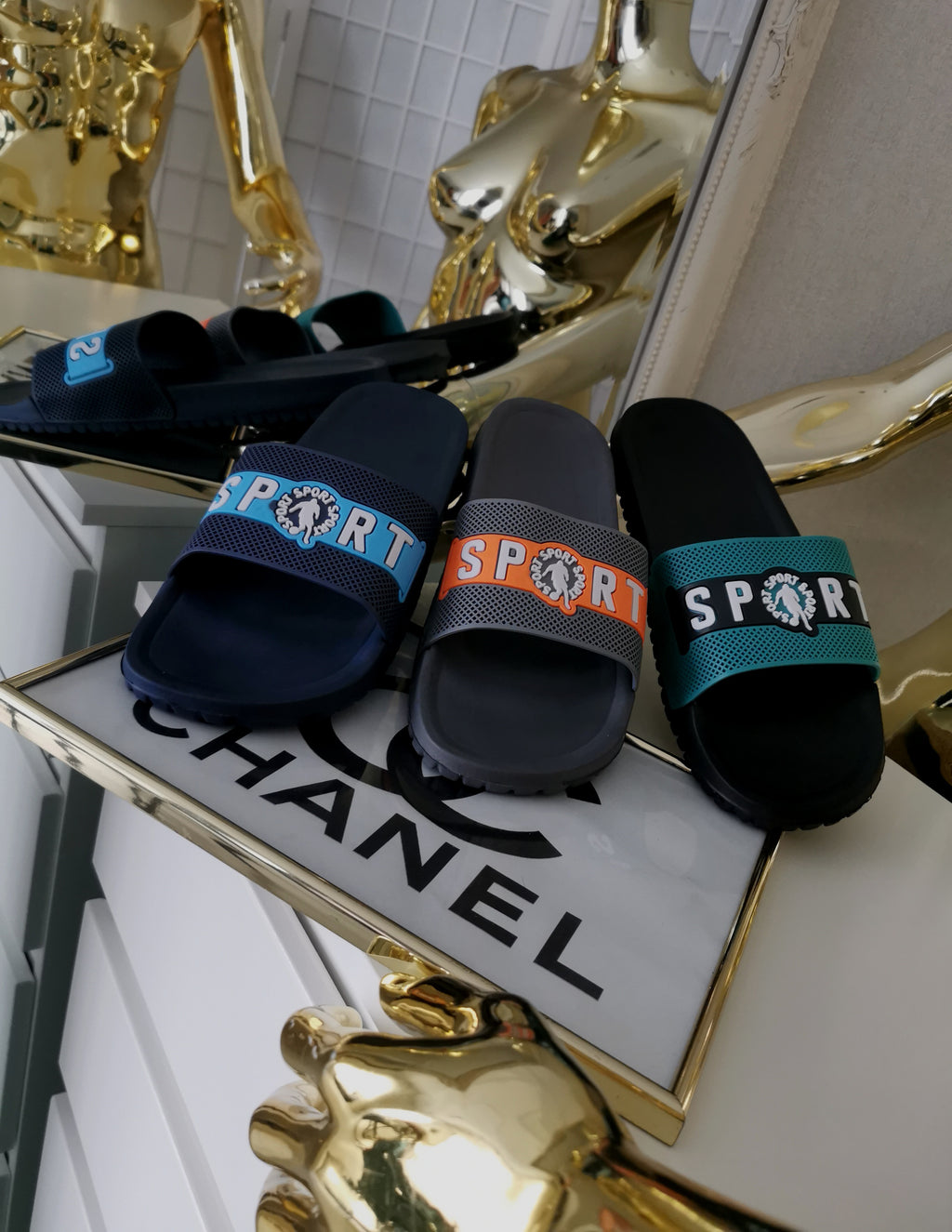 Tapkės su užrašu SPORT