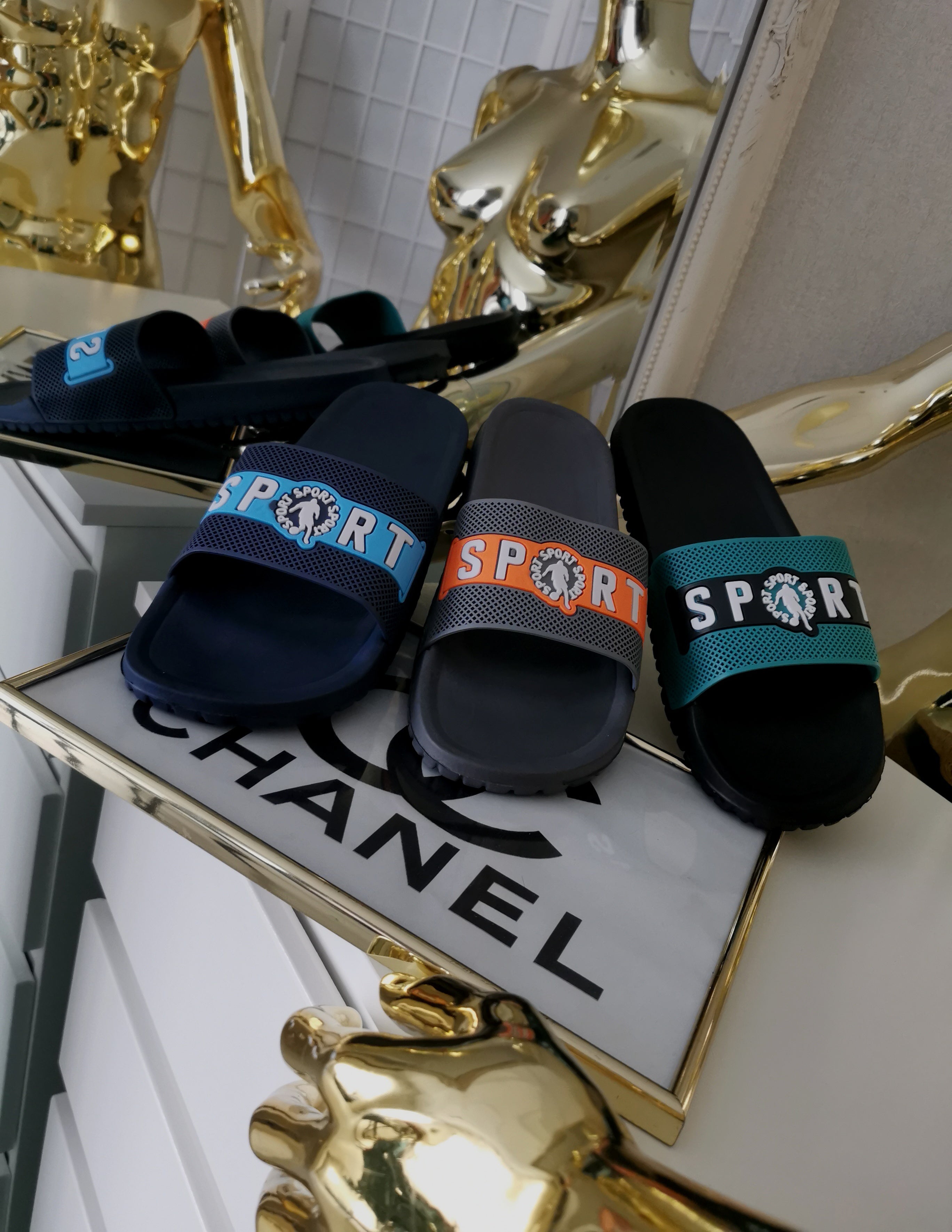 Tapkės su užrašu SPORT