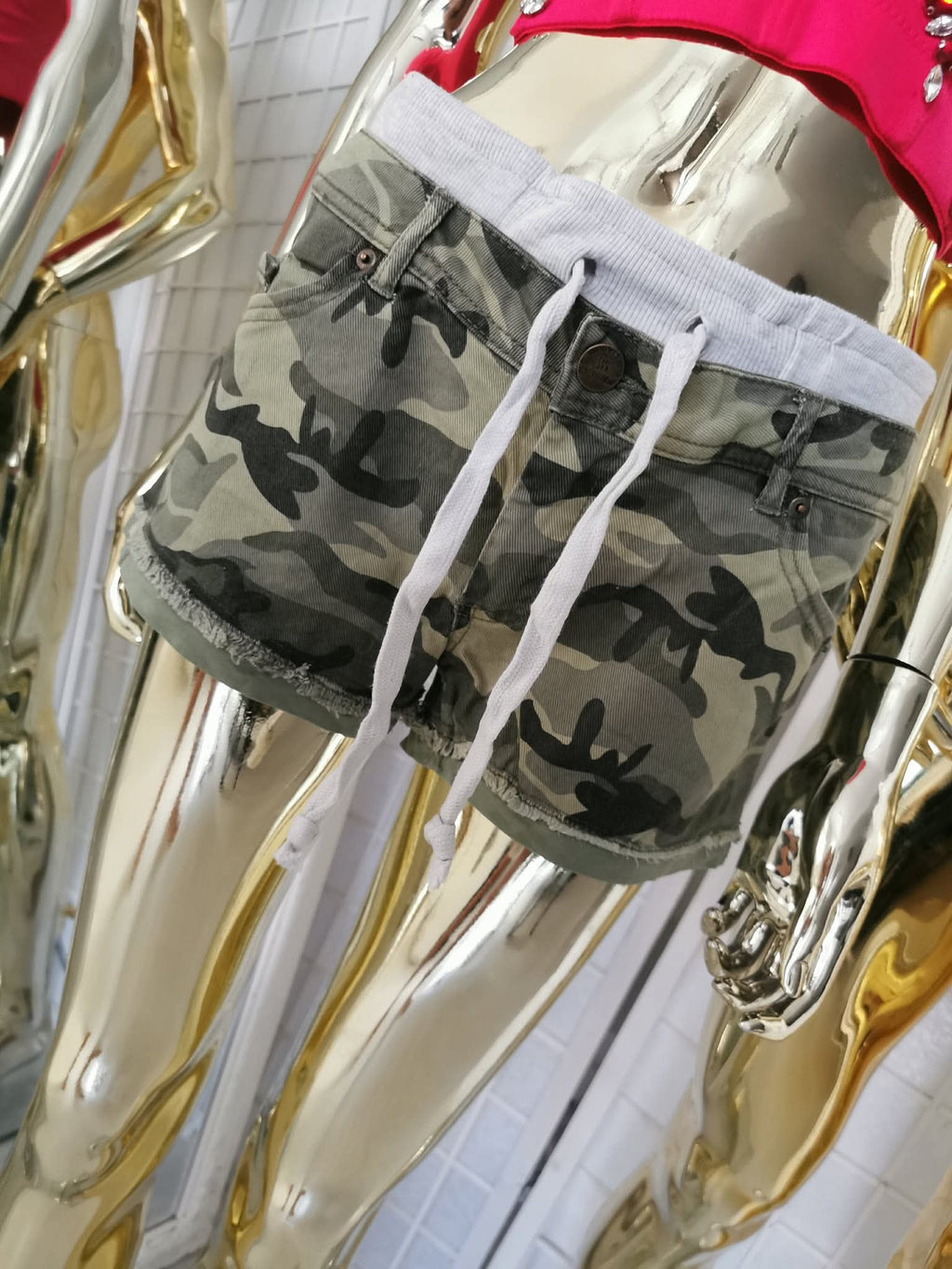 M dydžio kamufliažinio rašto šortai