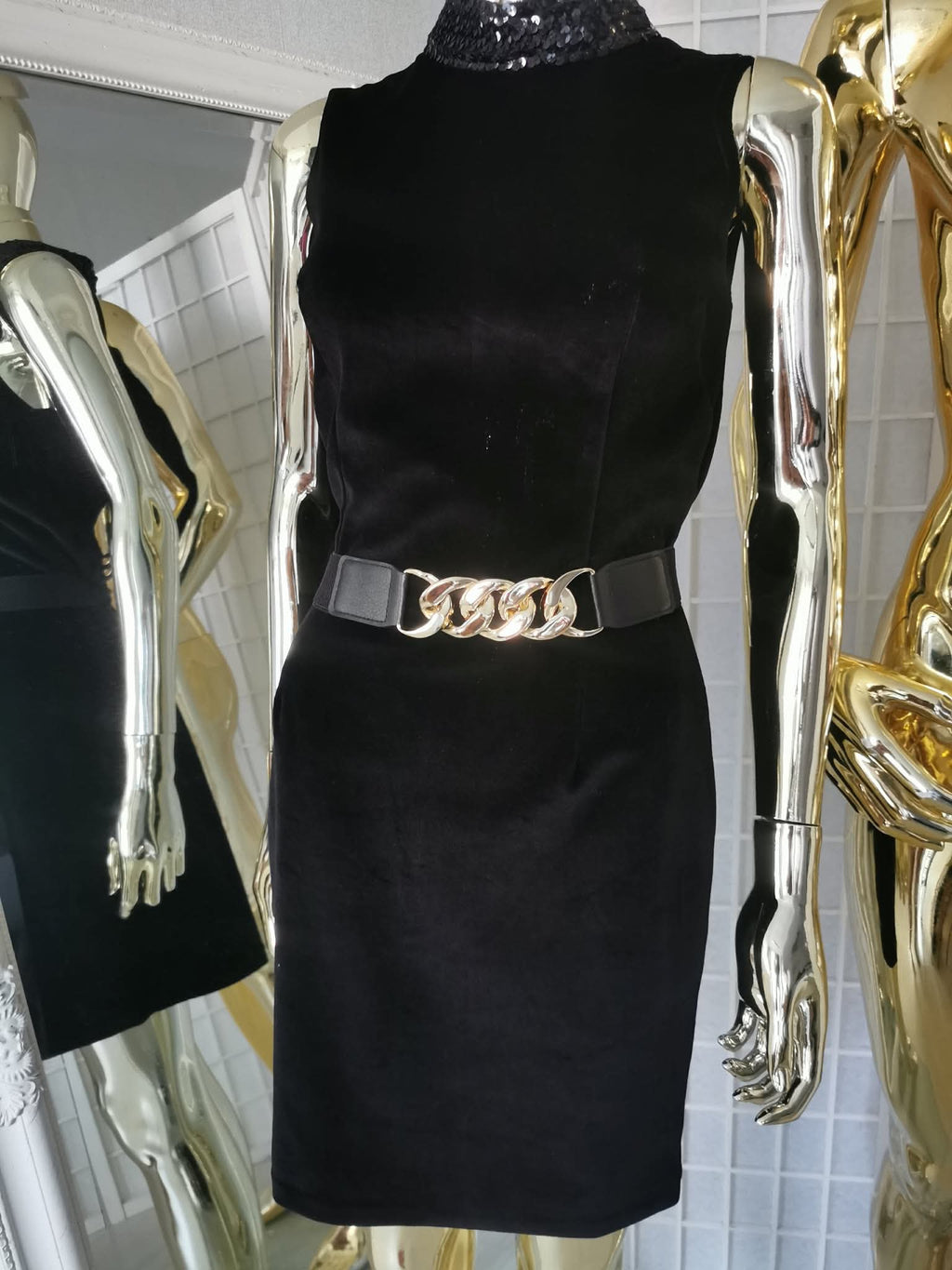 L dydžio elegantiška veliūrinė suknelė