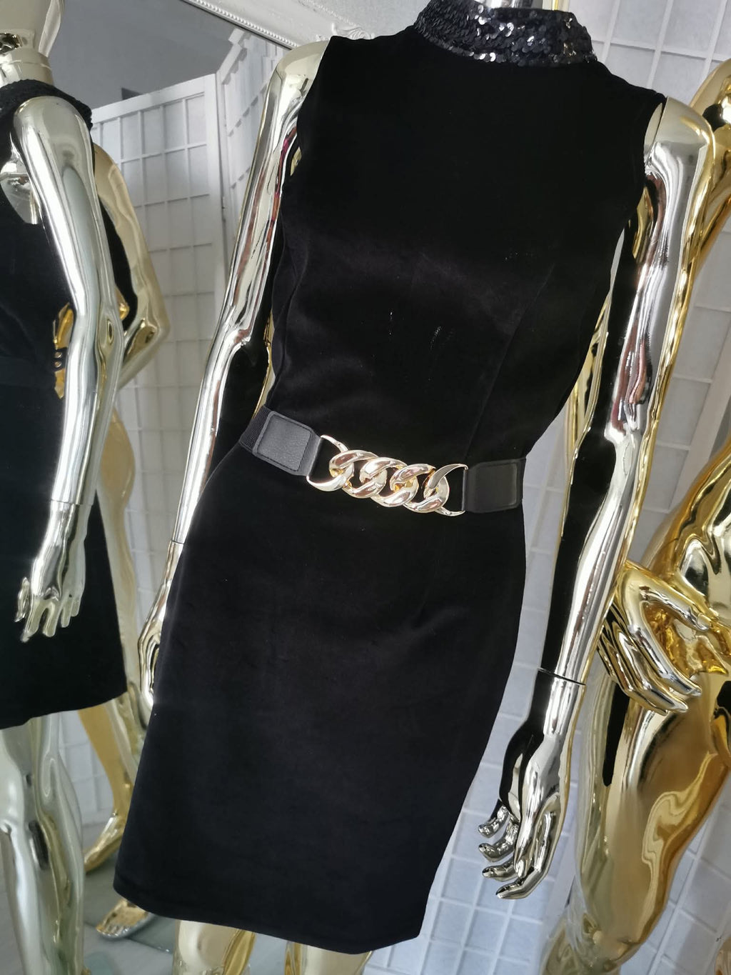 L dydžio elegantiška veliūrinė suknelė