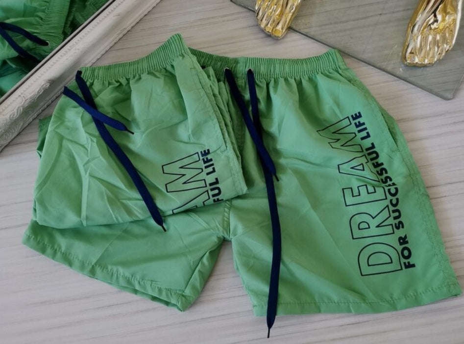 Šortai su DREAM užrašu